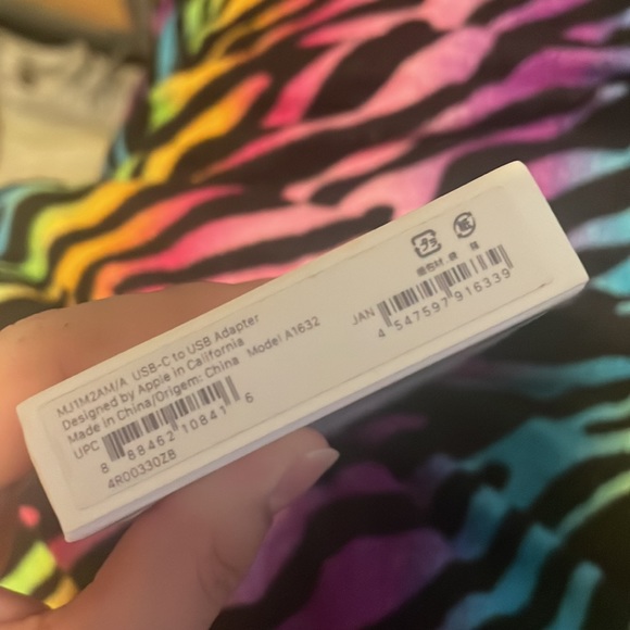 ORIGINAL APPLE USB-C to USB Adapter - Picture 2 of 7